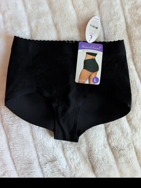 Under Where? Moderate Control Hi Rise Shapewear Bottoms W/Butt Booster Sz Large